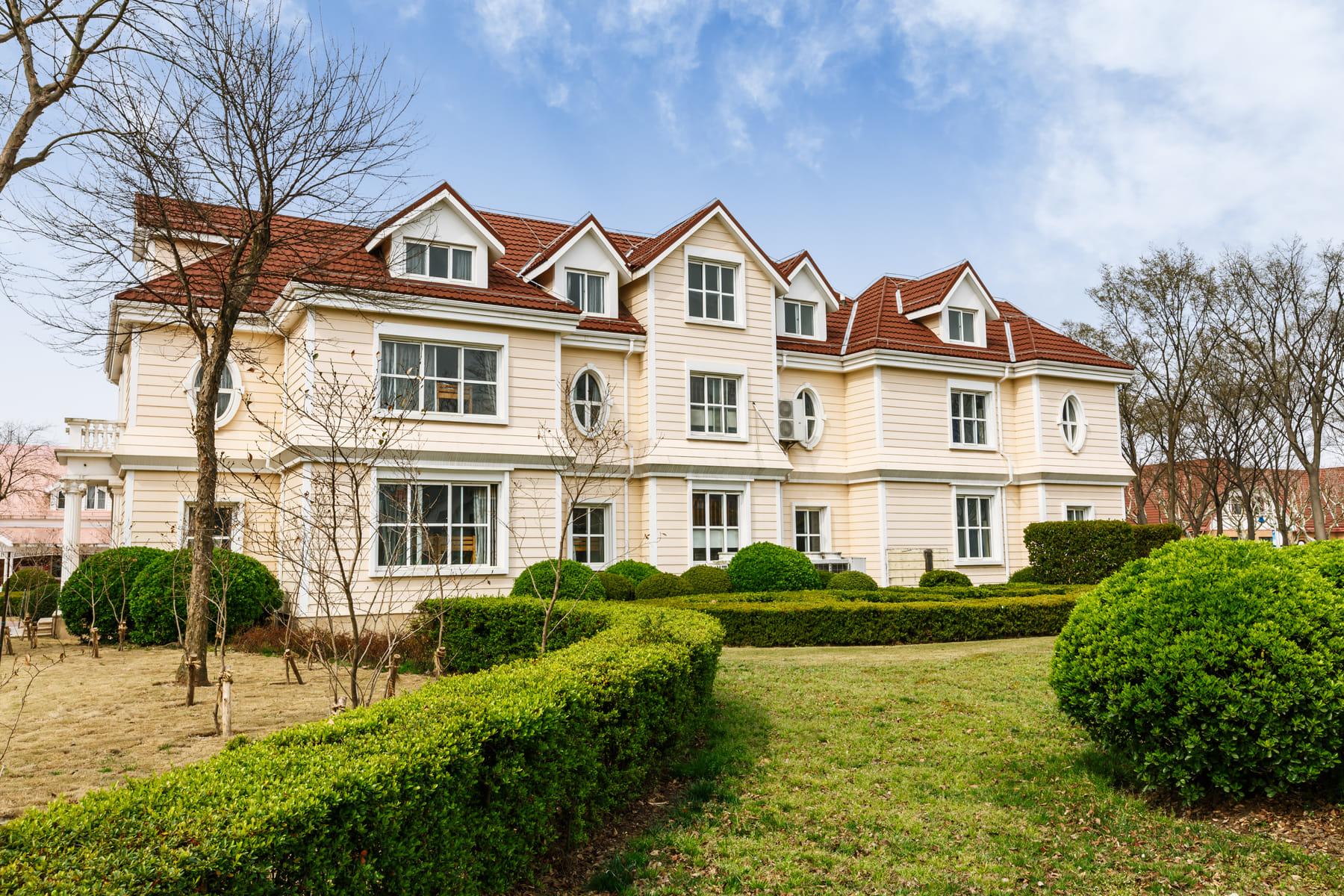 A historic brick colonial home in Alexandria, Virginia