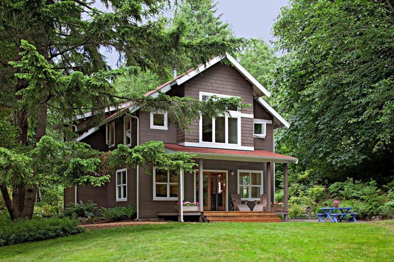 Wooded park border beside Alexandria homes where ticks thrive